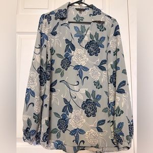 Banana Republic long sleeves flowered blouse.